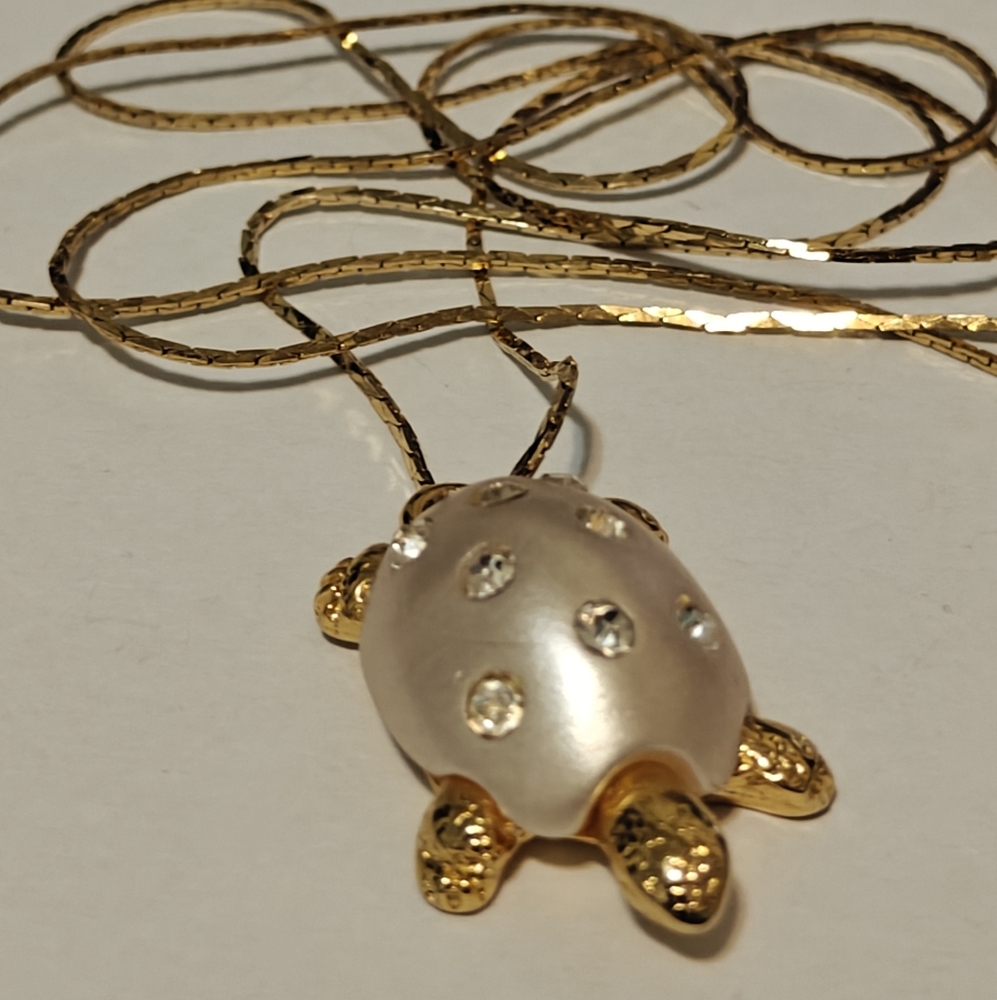 Adorable Turtle Pendant Long Necklace